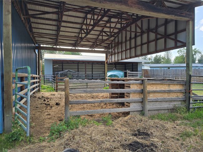 back of barn looking to open faced shed | Image 7