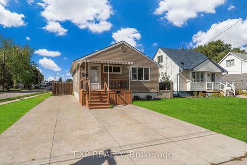 {{alt}} | Card Image