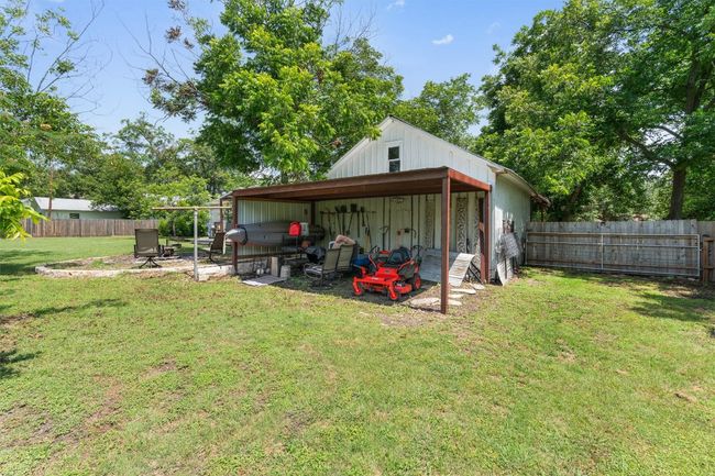 1922 W Lake Dr, House other with 3 bedrooms, 2 bathrooms and 6 parking in Taylor TX | Image 37
