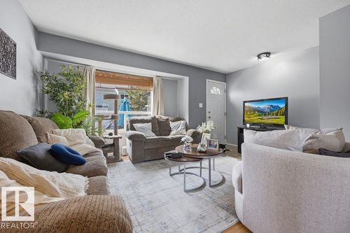 243 Dickinsfield Crt Nw, Edmonton, AB, T5E5V8 | Card Image