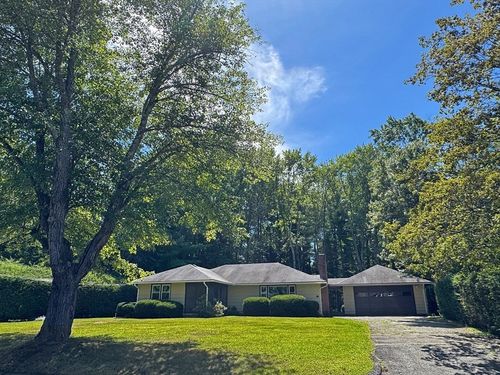 104 Wildwood Ave, Greenfield, MA, 01301-1217 | Card Image