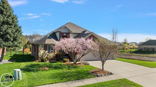 15833 Kingsway Dr, Macomb, MI, 48044-1140 | Card Image