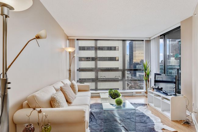 1227 - 933 Hornby Street, Condo with 1 bedrooms, 1 bathrooms and 1 parking in Vancouver BC | Image 3