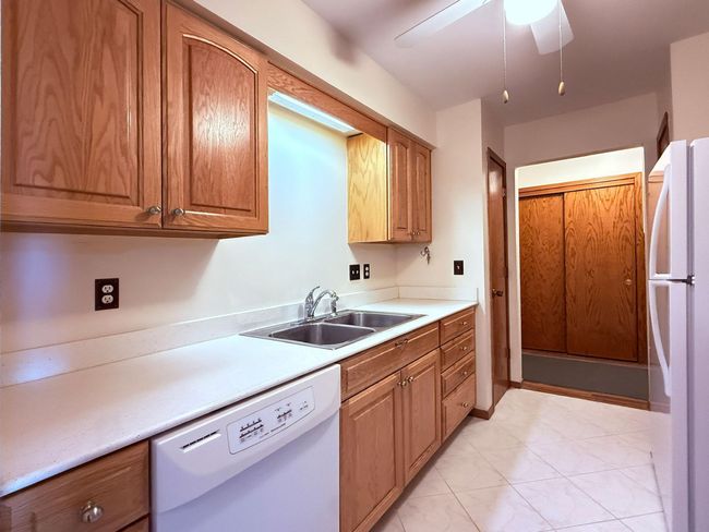 Beautiful Oak cabinets | Image 11
