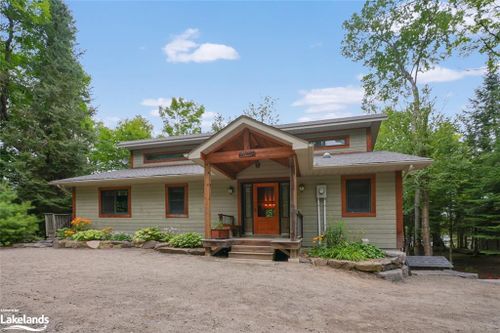 2272 Minnicock Lake Rd, Haliburton, ON, K0M1S0 | Card Image