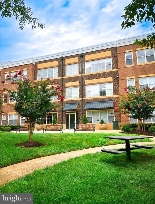 ste-110-44075 Pipeline Plz, ASHBURN, VA, 20147-5890 | Card Image