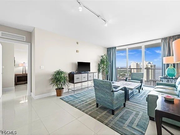 Residential Lease in Fort Myers 4