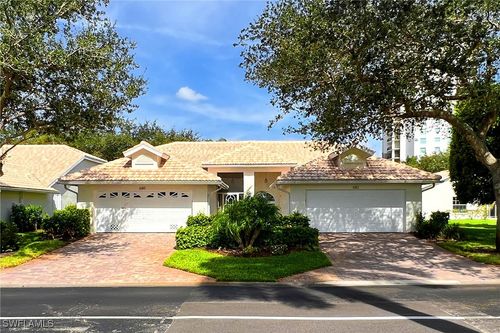 682 Wiggins Bay Dr, NAPLES, FL, 34110-6022 | Card Image