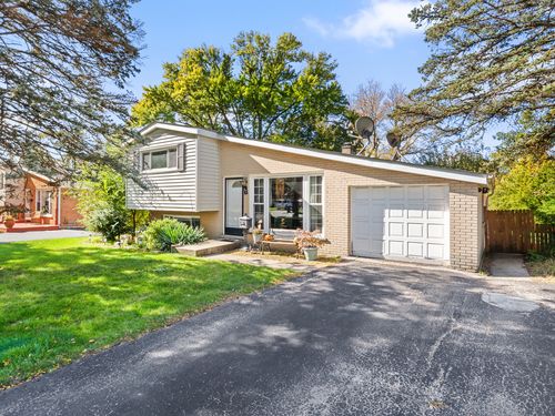 82 S Lodge Ln, Lombard, IL, 60148-2917 | Card Image