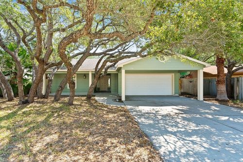 1506 N Live Oak St, Rockport, TX, 78382-3036 | Card Image
