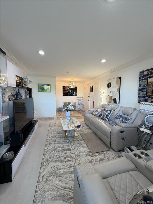 5c-89-35 155th Ave, Howard Beach, NY, 11414-1530 | Card Image