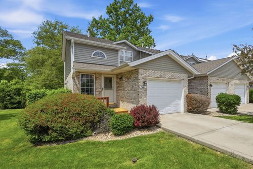8220 Daniel Dr, Justice, IL, 60458-1693 | Card Image