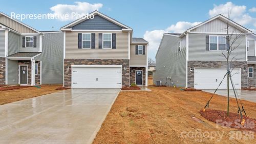 676 13th Avenue Dr Ne, Hickory, NC, 28601-2895 | Card Image