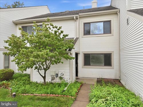 319-504 Freedom Cir, HARLEYSVILLE, PA, 19438-3940 | Card Image