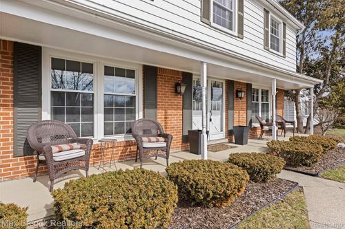 25884 Castlereigh Dr, Farmington Hills, MI, 48336-1413 | Card Image