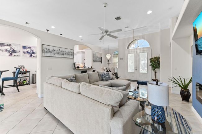 2450 Sw Summit St, House other with 3 bedrooms, 2 bathrooms and null parking in Port Saint Lucie FL | Image 12