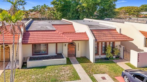 18854 Nw 65th Ct, Hialeah, FL, 33015-4711 | Card Image