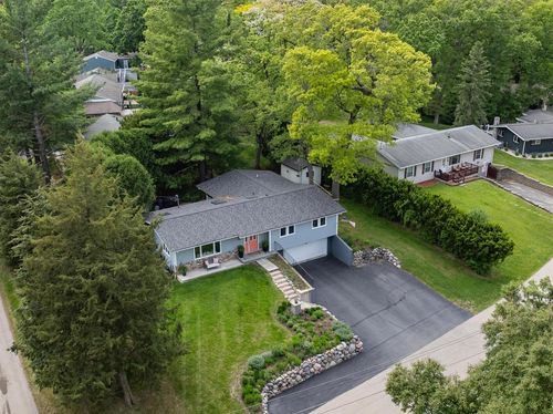 860 Trails End Drive, Fontana, WI, 53125 | Card Image