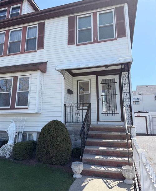 1-861 Fellsway, Medford, MA, 02155-4950 | Card Image