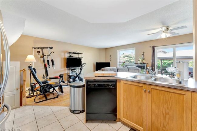88 Foxborough Dr, Townhouse with 3 bedrooms, 2 bathrooms and 3 parking in Ancaster ON | Image 8