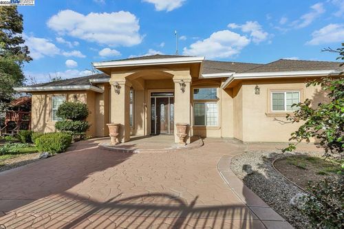 17300 Locust Ave, Patterson, CA, 95363-9689 | Card Image