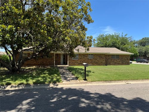 1009 Imperial Dr, Denton, TX, 76209-8611 | Card Image