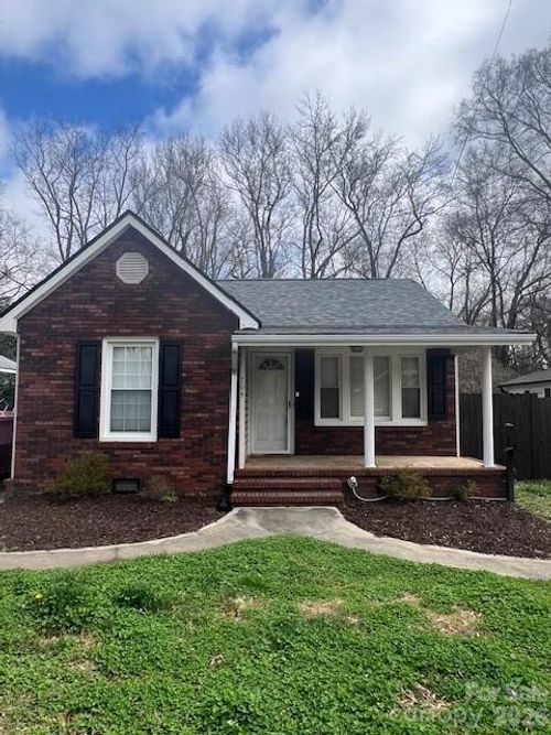 704 Carolyn Ave, Kannapolis, NC, 28083-3904 | Card Image
