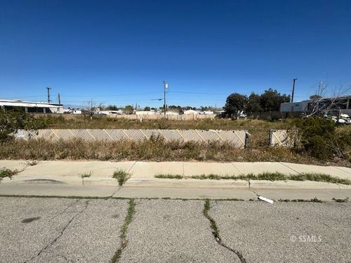 1414 W Boston Ave, Ridgecrest, CA, 93555-4812 | Card Image