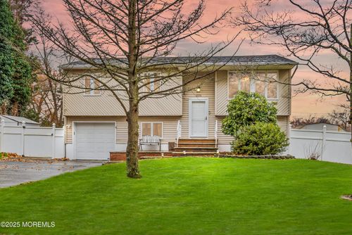 620 Hillside Dr, Toms River, NJ, 08753-5529 | Card Image