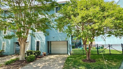 337 25th St, Virginia Beach, VA, 23451-3226 | Card Image