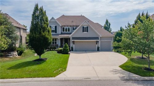 9101 W 158th St, Overland Park, KS, 66221-7585 | Card Image