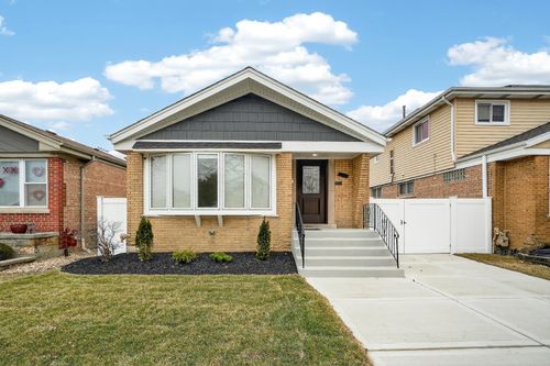 5819 S Newcastle Ave, CHICAGO, IL, 60638-3212 | Card Image