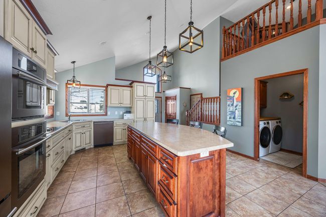 Tall ceilings, open floor plan! | Image 11