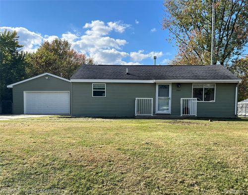 7444 Rory St, Grand Blanc, MI, 48439-9349 | Card Image