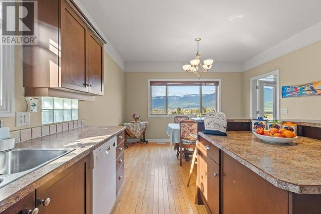 7 - 881 16 St Ne, House other with 3 bedrooms, 3 bathrooms and 2 parking in Salmon Arm BC | Image 16