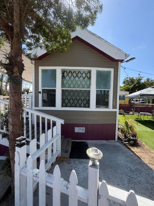 spc-147-701 E Pine Ave, LOMPOC, CA, 93436-3047 | Card Image