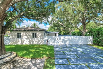 11102 Ne 9th Ct, House other with 6 bedrooms, 3 bathrooms and null parking in Biscayne Park FL | Image 1