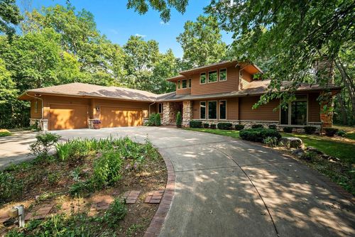 2850 S Amor Drive, New Berlin, WI, 53146 | Card Image