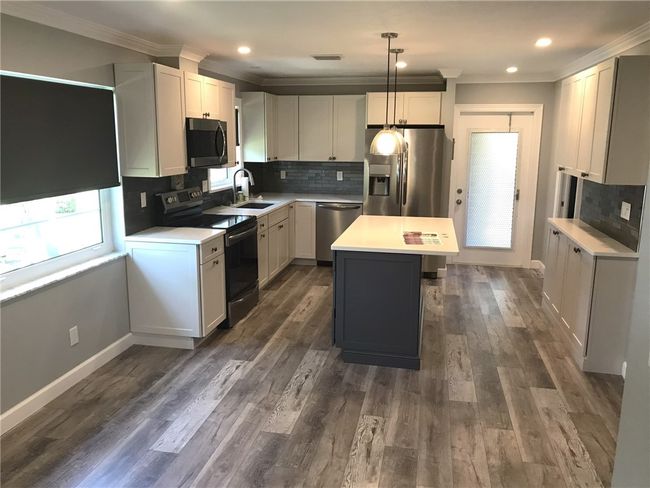APT-201 - 105 Spring Lake Ct, House attached with 2 bedrooms, 2 bathrooms and null parking in Vero Beach FL | Image 4