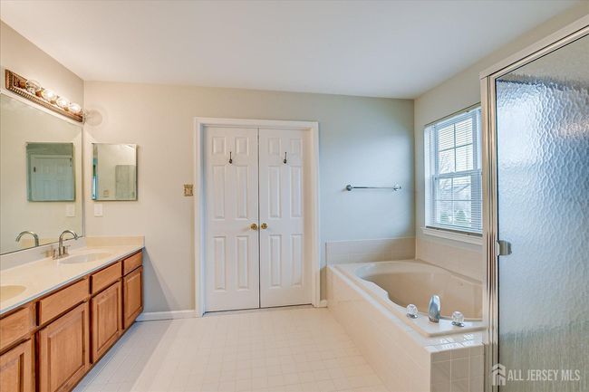 37 Keswick Rd, House other with 5 bedrooms, 3 bathrooms and null parking in East Windsor NJ | Image 28