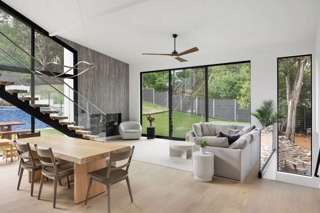 View of sunroom | Image 11