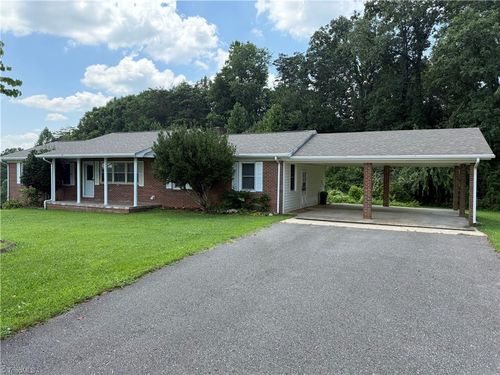201 Sexton Rd, Mount Airy, NC, 27030-9614 | Card Image