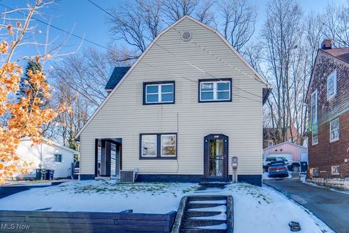 561 Melrose St, Akron, OH, 44305-2813 | Card Image