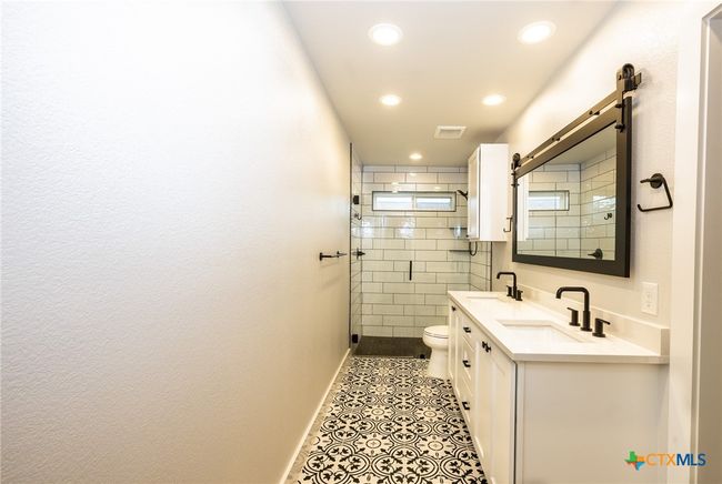 Primary Bathroom | Image 16