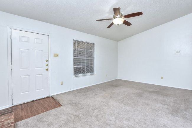 Unit B Entry | Image 25