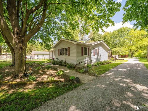 5215 Wells Rd, Petersburg, MI, 49270-9396 | Card Image