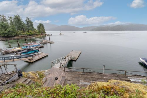 5559 Indian River Dr, North Vancouver, BC, V7G2T7 | Card Image