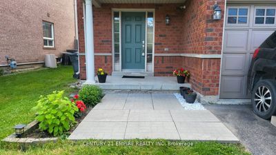 83 Bushmill Cir, House attached with 3 bedrooms, 3 bathrooms and 3 parking in Brampton ON | Image 3