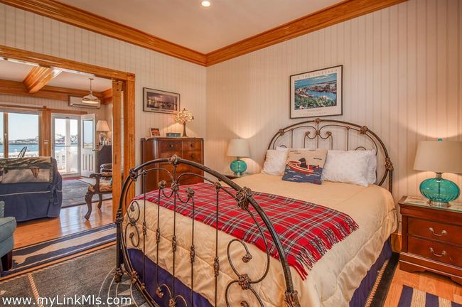 UNIT-1 - 47 E Chop Dr, Condo with 1 bedrooms, 1 bathrooms and null parking in Oak Bluffs MA | Image 9