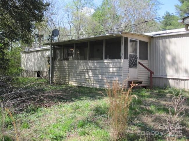 Screen porch on back | Image 5